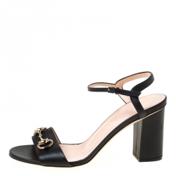 مملوكة مسبقًا صندل غوتشي كعب عريض مقدمة مفتوحة سير كاحل هورسبيت جلد أسود مقاس 39.5