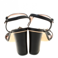 مملوكة مسبقًا صندل غوتشي كعب عريض مقدمة مفتوحة سير كاحل هورسبيت جلد أسود مقاس 39.5