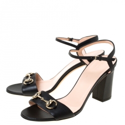 مملوكة مسبقًا صندل غوتشي كعب عريض مقدمة مفتوحة سير كاحل هورسبيت جلد أسود مقاس 39.5