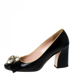 مملوكة مسبقًا Gucci Black Leather GG Bee Embellished Bow Block Heel Pumps Size 36.5