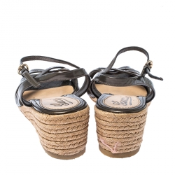 مملوكة مسبقًا  Gucci Metallic Grey Micro Guccissima Patent Leather Penelope Espadrille Wedges Size 38.5