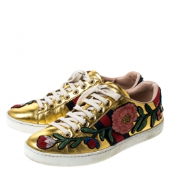 مملوكة مسبقًا حذاء رياضي غوتشي مورد اسي ويب رباط علوي جلد ذهبي ميتاليك مقاس 36.5