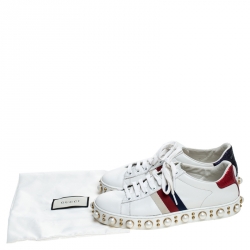 مملوكة مسبقًا حذاء رياضي غوتشي مرتفع من أعلى مزخرف لؤلؤ صناعي نيو أيس تفاصيل ويب حواف جلد ثعبان جلد أبيض مقاس 36.5