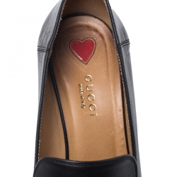 Pre Owned حذاء كعب عالي غوتشي مرصع لؤلؤ تفاصيل ويب GG جلد ثعبان أسود مقاس 37.5