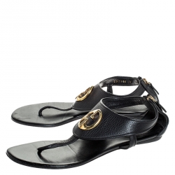 مملوكة مسبقًا صندل بإصبع غوتشي سير سلسلة جلد أحمر ميتالك مقاس 36