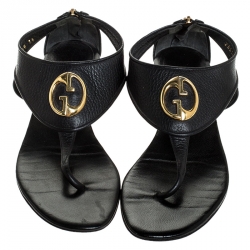 مملوكة مسبقًا صندل بإصبع غوتشي سير سلسلة جلد أحمر ميتالك مقاس 36