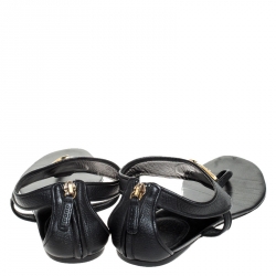 مملوكة مسبقًا صندل بإصبع غوتشي سير سلسلة جلد أحمر ميتالك مقاس 36