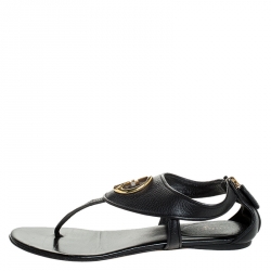 مملوكة مسبقًا صندل بإصبع غوتشي سير سلسلة جلد أحمر ميتالك مقاس 36