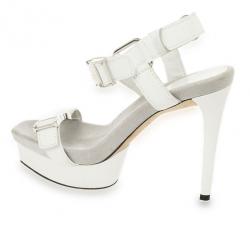 مملوكة مسبقًا Gucci White Leather 'Gail' Clasp Platform Sandals Size 37.5