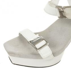 مملوكة مسبقًا Gucci White Leather 'Gail' Clasp Platform Sandals Size 37.5