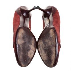 مملوكة مسبقًا حذاء كعب عالي غوتشي غطاء مقدمة جلد منقوش هورسبيت وسويدي عنابي مقاس 38.5