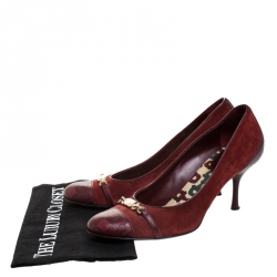 مملوكة مسبقًا حذاء كعب عالي غوتشي غطاء مقدمة جلد منقوش هورسبيت وسويدي عنابي مقاس 38.5