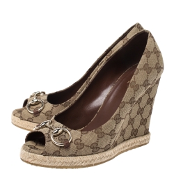 Pre Owned Gucci Beige GG Canvas Charlotte Horsebit Peep Toe Wedge Pumps Size 39