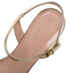 مملوكة مسبقًا Gucci Gold Textured Leather GG Marmont Ankle Strap Sandals Size 38.5