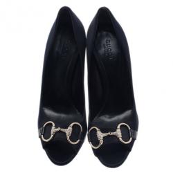 مملوكة مسبقًا حذاء كعب عالي غوتشي هوليوود هورسبت فتحة أصبع ساتان أسود مقاس 37