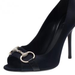 مملوكة مسبقًا حذاء كعب عالي غوتشي هوليوود هورسبت فتحة أصبع ساتان أسود مقاس 37