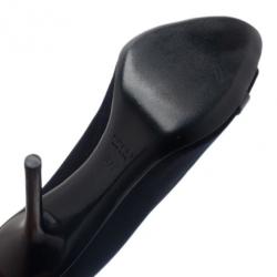 مملوكة مسبقًا حذاء كعب عالي غوتشي هوليوود هورسبت فتحة أصبع ساتان أسود مقاس 37