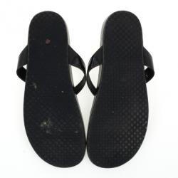 مملوكة مسبقًا Gucci Black Patent Hysteria Thong Sandals Size 40