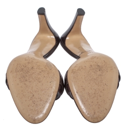 مملوكة مسبقًا صندل سلايد غوتشي تفاصيل إبزيم كافاس جي جي أبيض مقاس 38