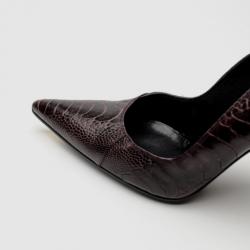 مملوكة مسبقًا Gucci Purple Ostrich Claw Pointed Toe Pumps Size 41