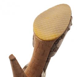 مملوكة مسبقًا صندل غوتشي شريط كاحل كانفاس GG بيج مقاس 41