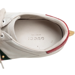 Pre Owned حذاء رياضي غوتشي نيو أيس جلد أبيض وجلد نقشة الثعبان مزين بنمط ويب مزين باللؤلؤ الصناعي بعنق منخفض مقاس 38