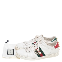 Pre Owned حذاء رياضي غوتشي نيو أيس جلد أبيض وجلد نقشة الثعبان مزين بنمط ويب مزين باللؤلؤ الصناعي بعنق منخفض مقاس 38