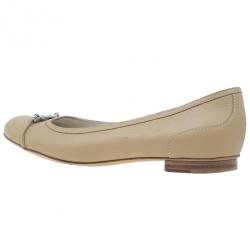 مملوكة مسبقًا Gucci Beige Leather Ballet Flats Size 38.5