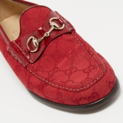 مملو كة مسبقًا Gucci Red GG Canvas and Patent Leather Horsebit Loafers Size 38