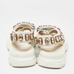 مملوكة مسبقًا Gucci Off White Leather Crystal Embellished Aguru Sandals Size 38