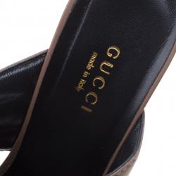 مملوكة مسبقًا صندل سلايد غوتشي جلد بيج كعب مربع سيور متقاطعة مقاس 36.5