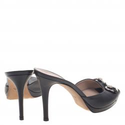 مملوكة مسبقًا Gucci Black Leather New Hollywood Horsebit Mules Size 36