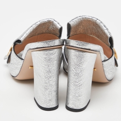 مملوكة مسبقًا Gucci Silver Crinkled Leather GG Marmont Fringed Mules Size 38