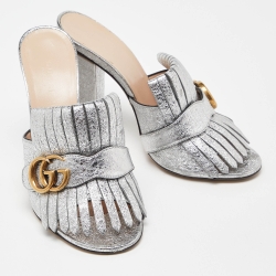 مملوكة مسبقًا Gucci Silver Crinkled Leather GG Marmont Fringed Mules Size 38