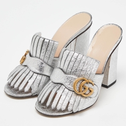 مملوكة مسبقًا Gucci Silver Crinkled Leather GG Marmont Fringed Mules Size 38