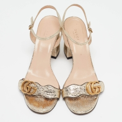 مملوكة مسبقًا Gucci Gold Textured Leather GG Marmont Ankle Strap Sandals Size 40