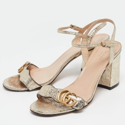 مملوكة مسبقًا Gucci Gold Textured Leather GG Marmont Ankle Strap Sandals Size 40