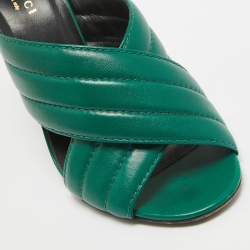 مملوكة مسبقًا Gucci Green Leather Webby Sandals Size 39