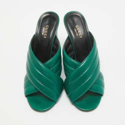 مملوكة مسبقًا Gucci Green Leather Webby Sandals Size 39