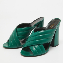 مملوكة مسبقًا Gucci Green Leather Webby Sandals Size 39