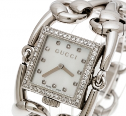 Pre Owned Gucci Mother of Pearl Stainless Steel Diamonds Signoria 116.3 Women's Wristwatch 25 mm