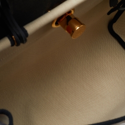 مملوكة مسبقًا Hermès Beige/Black Canvas and Vache Hunter Leather Herbag Zip 31 Bag