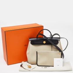 مملوكة مسبقًا Hermès Beige/Black Canvas and Vache Hunter Leather Herbag Zip 31 Bag