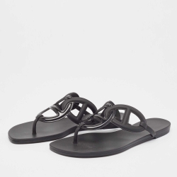 مملوكة مسبقًا Hermes Black Rubber Egerie Thong Flats Size 39