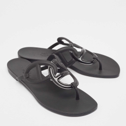 مملوكة مسبقًا Hermes Black Rubber Egerie Thong Flats Size 39