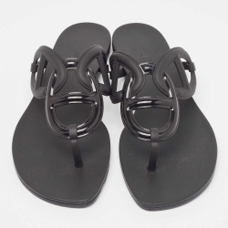 مملوكة مسبقًا Hermes Black Rubber Egerie Thong Flats Size 39