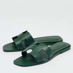 Pre Owned Hermès Green Leather Oran Flat Slides Size 37