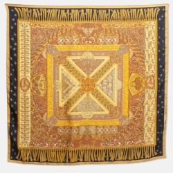 مملوكة مسبقًا Hermès Yellow Printed Silk Sur Un Tapis Volant Square Scarf 