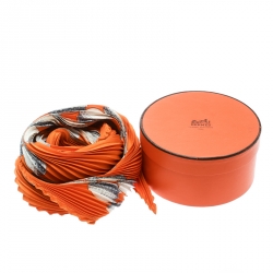 Pre Owned Hermes Orange Balles de Golf Printed Plisse Silk Diamond Scarf