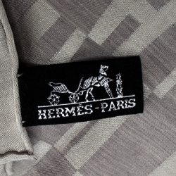 Pre Owned Hermès Grey Silk Wool Jacquard Façonnée Grand H Scarf 